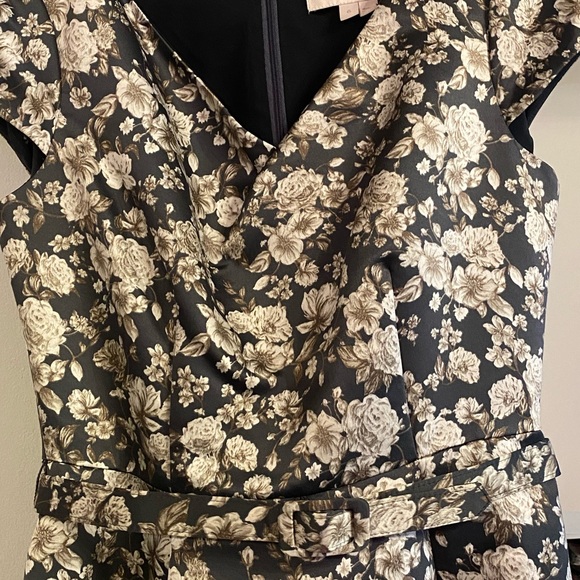 Gal Meets Glam gray floral dress - Picture 5 of 5